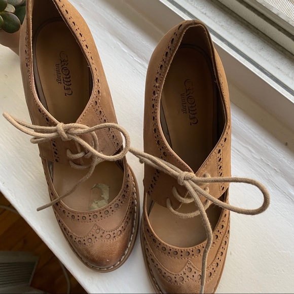 Crown Vintage Bonnie Oxford Wingtip Heel Pumps 6 - Picture 2 of 7